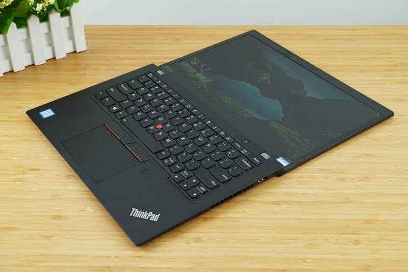 Lenovo X390, i5 8th gen laptop 16gb 256gb IPS touch screen 4