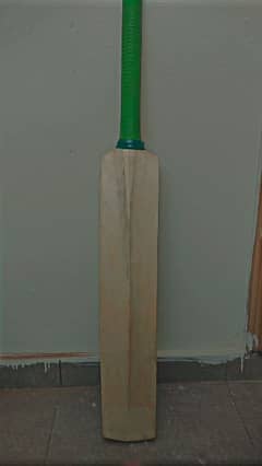 International wooden cricket batt. size 33-34 mitres