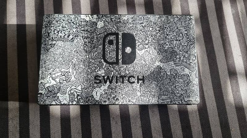 Nintendo Switch with Dbrand skin + 2 games + GC Controllers 0
