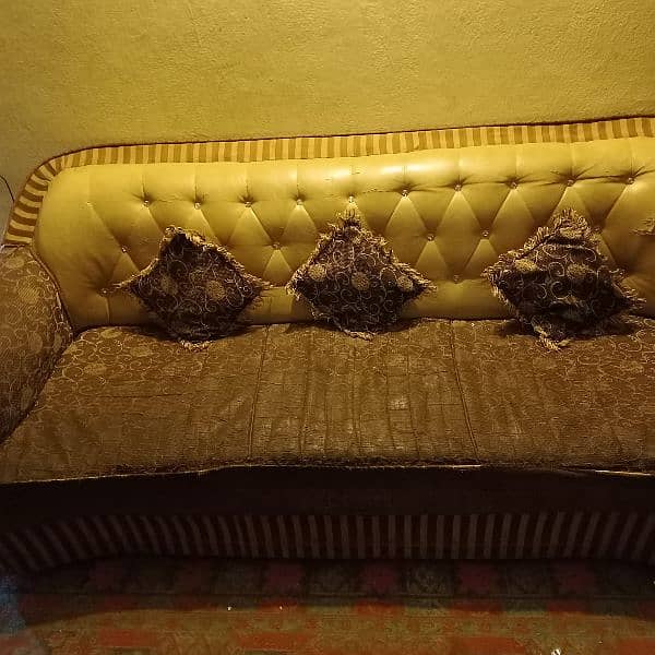 5 seater sofa for urgent sale 2