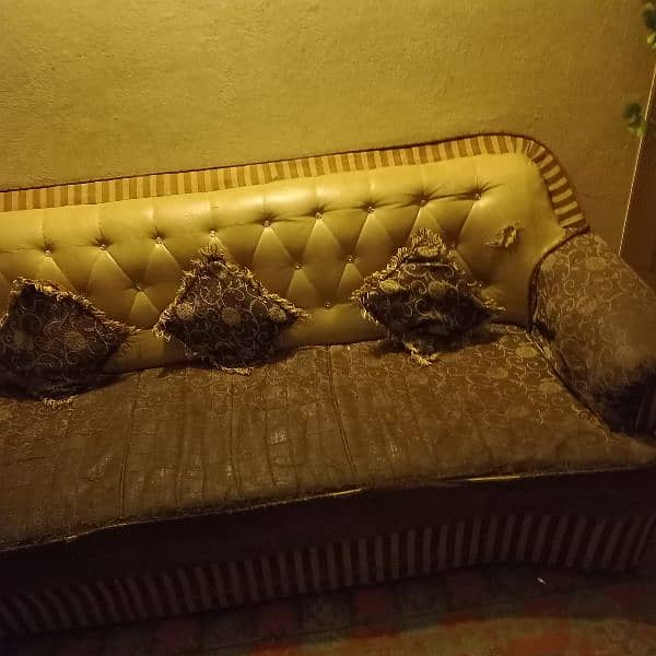 5 seater sofa for urgent sale 4