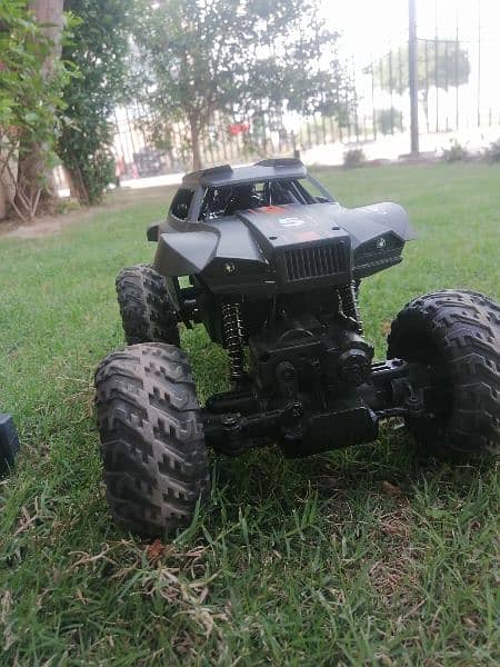 4x4 rc car with suspension and 7.4v recharge able battery box packed 2