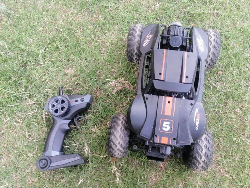 4x4 rc car with suspension and 7.4v recharge able battery box packed 3