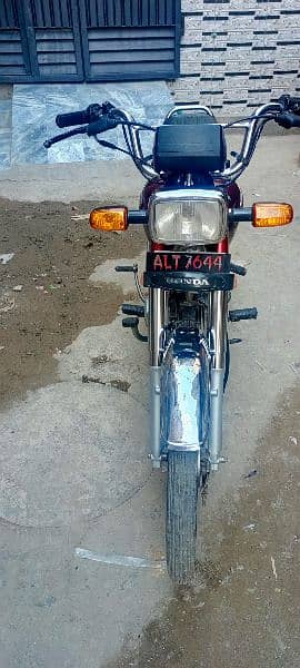 Honda cd70 by one hand used condition 10/10 4