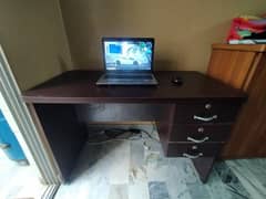Computer, Laptop and Study Table