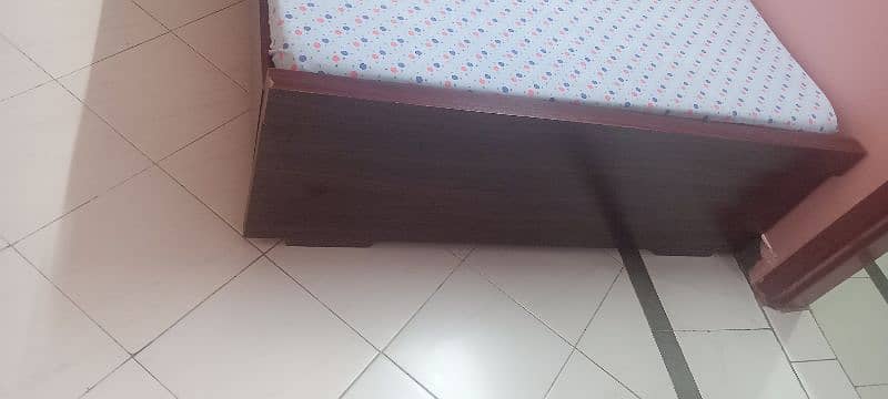4ft x 6ft single bed with 4" durafoam mattress 0