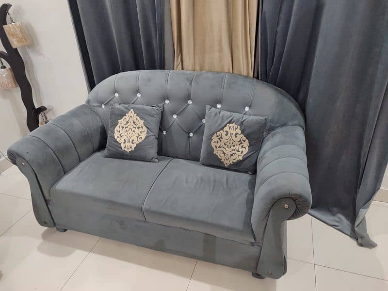 Grey velvet Sofa Set 3,2,1 location Bahria town 2