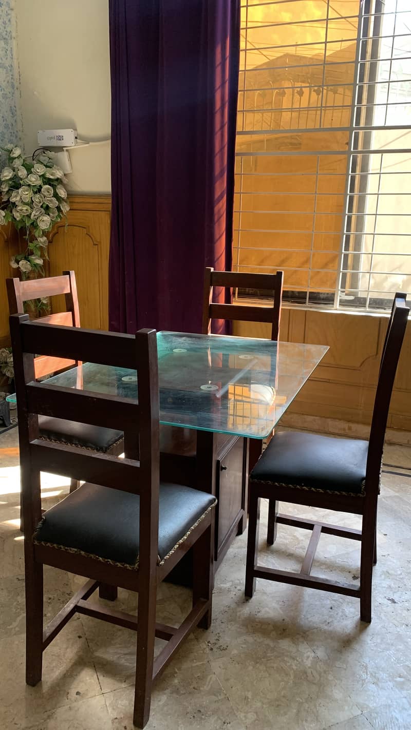 Dining table wd 4 chairs 3