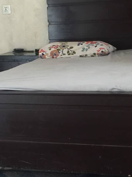 king bed without mattress and in very good condition but price is fix 2