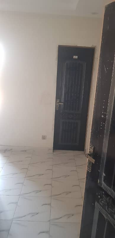 BEAUTIFUL APARTMENT FOR SALE CANAL GARDEN BLOCK E NEAR TO BAHRIA TOWN LAHORE 2
