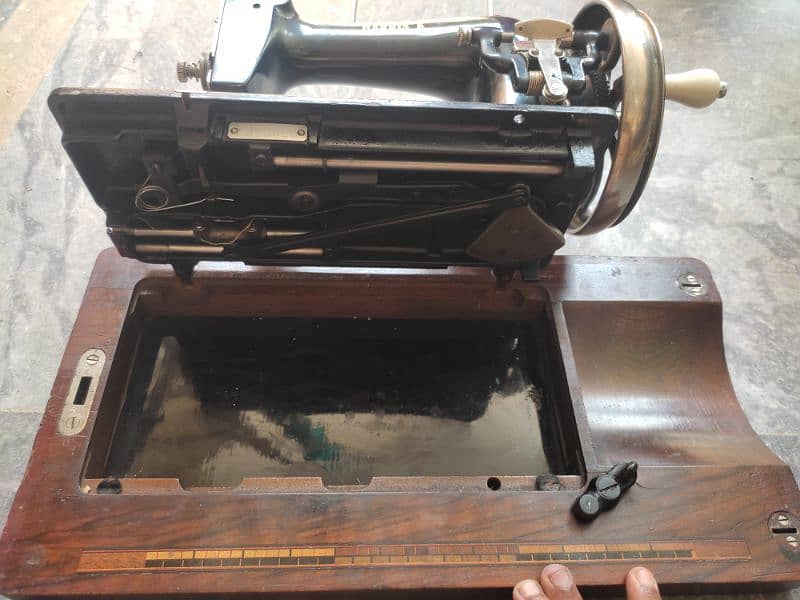 imported sewing machine made by Germany in very good condition. 3