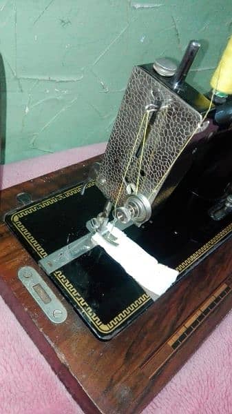 imported sewing machine made by Germany in very good condition. 6