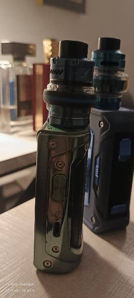 Geekvape T200, with 4 batteries and full box 2