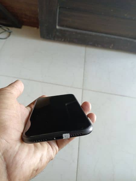 IPHONE 11 (with Original Charger and Handfree. 100℅ battery Health) 5