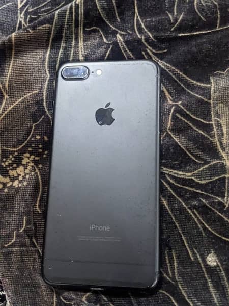 iphone 7 plus mint condition + orignal charger 2