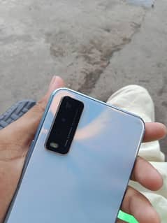 vivo y20 4+64gb pinl chng only mbl on box no charger