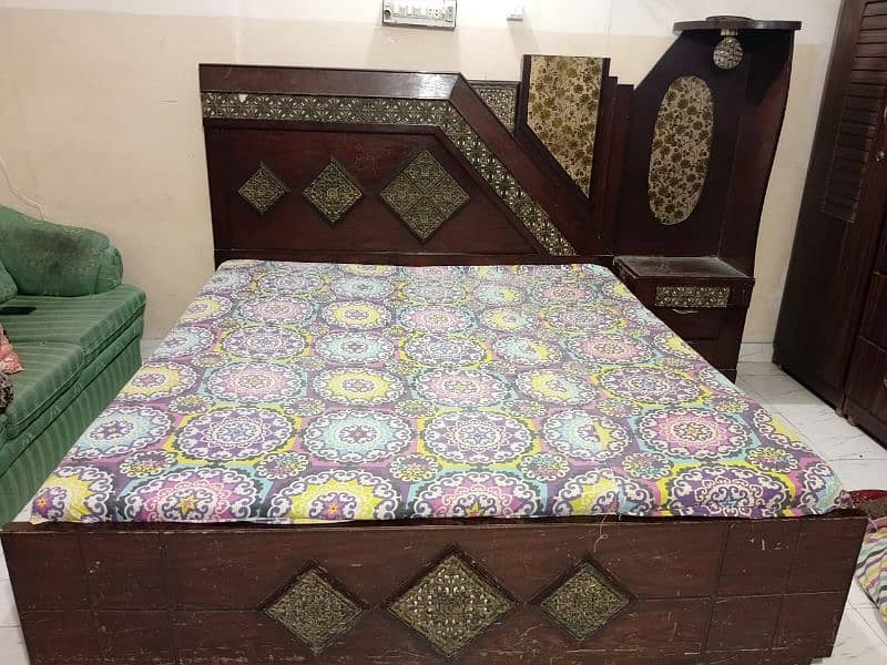 Bed And Dressing Table For Sale 0