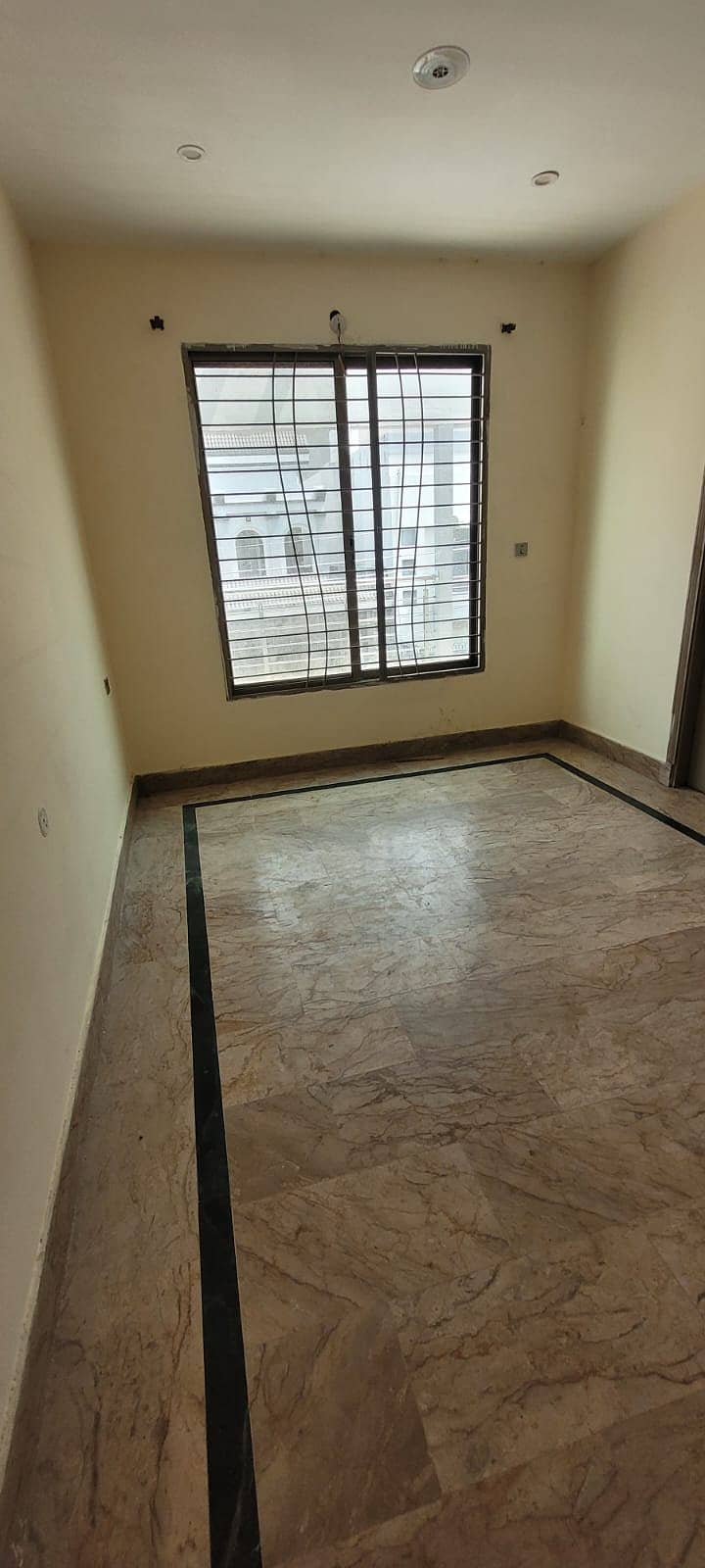 Family flat available for Rent Jahangir Town, Eimanabad Road 5 Marla 7