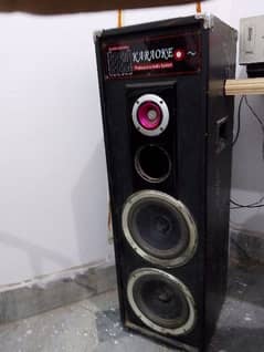 Karaoke Company  with h Two 6 inch speakers enjoy the bass