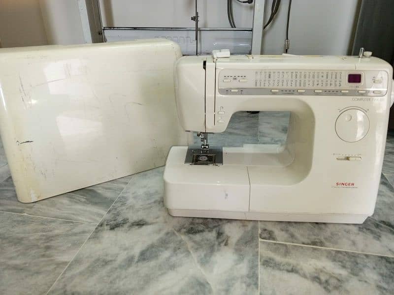 singer computer sewing machine, new condition 7900dx,89disin 1