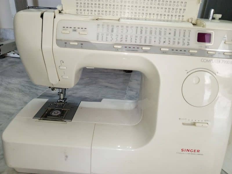singer computer sewing machine, new condition 7900dx,89disin 3