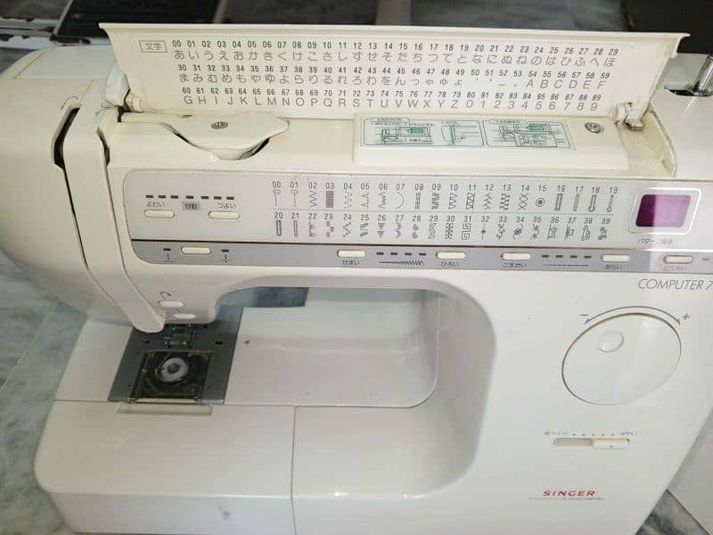 singer computer sewing machine, new condition 7900dx,89disin 4