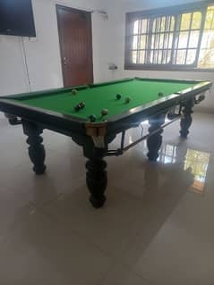 pool table or 8 ball snooker in mint condition