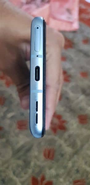 OnePlus 9R. . . . 8/128 6