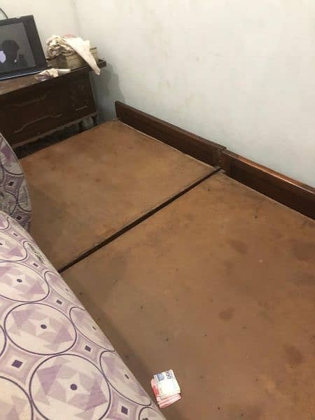 2 single beds with mattress 0