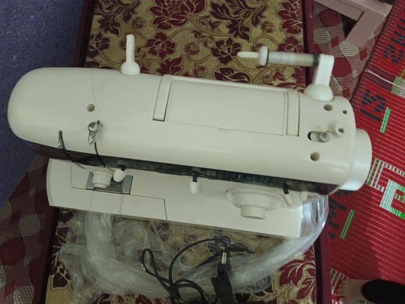 sweing machine for sale in new condition 3