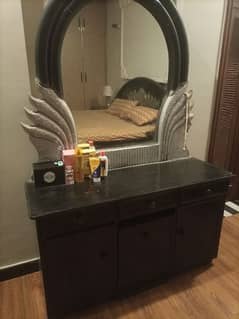 Solid wood dressing table 0