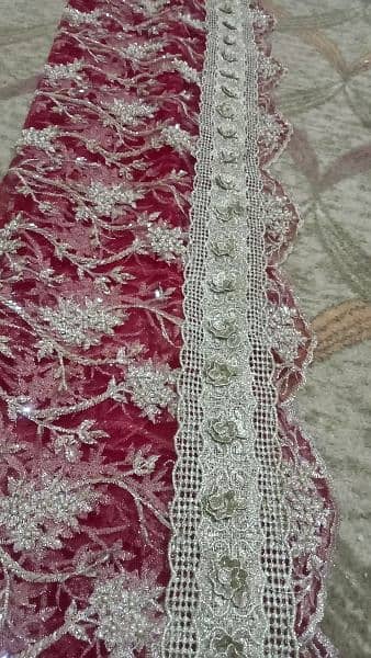 v beautiful dress . in just like new condition. 1
