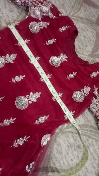 v beautiful dress . in just like new condition. 3