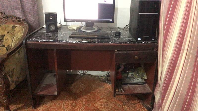 Computer Table 0