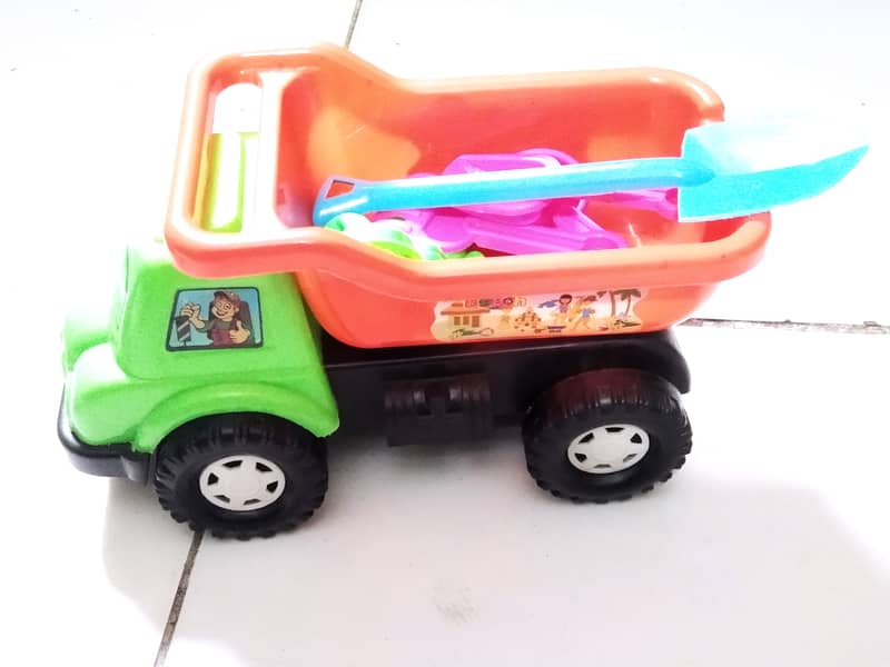 Toy Dumper truck 0