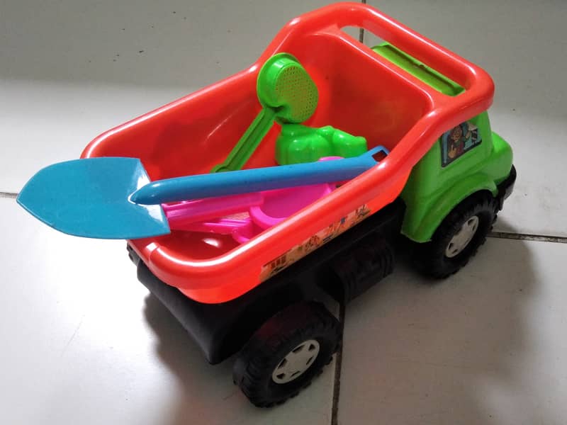 Toy Dumper truck 1