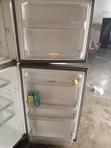 Used Dawlance fridge for sale 5