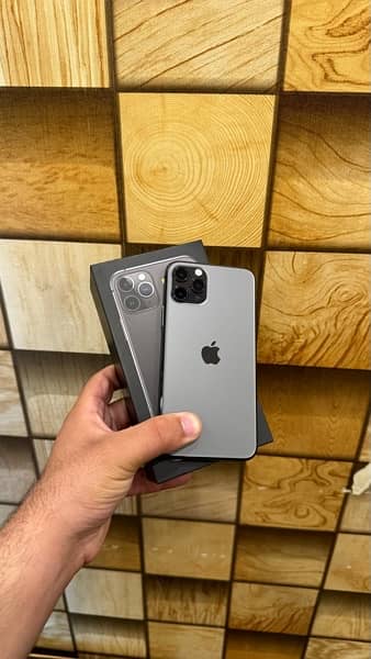 iPhone 11 Pro 256Gb (With Box) 5