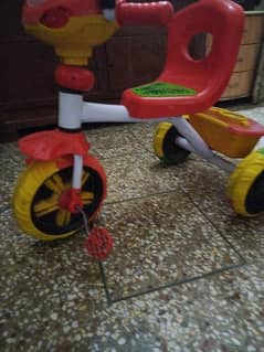 tricyle for kids . . good condition 0
