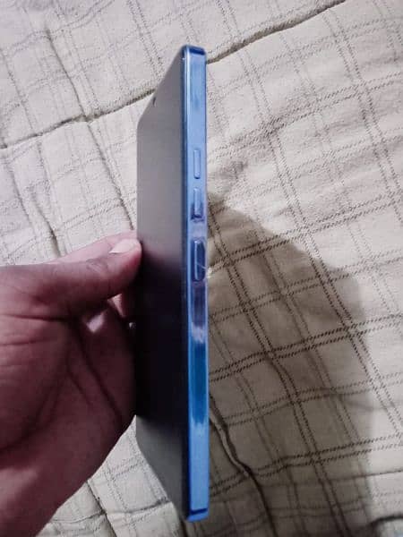 New Mobile Condition 10/10 Ram8+8 Rom256 2