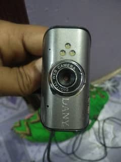 laptop camera ha hd pic or bhot achi ha