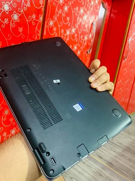 Hp Elitebook 840g4  12/128 core i5 /7th generation 128 NVME 4