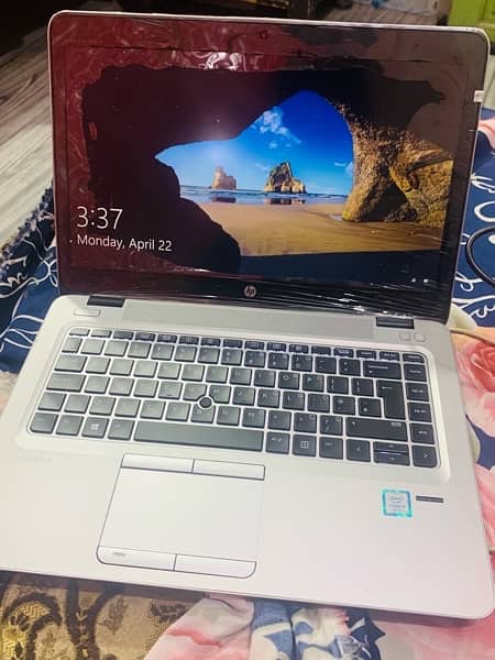 Hp Elitebook 840g4  12/256 with meme and with  back light keyboard 5