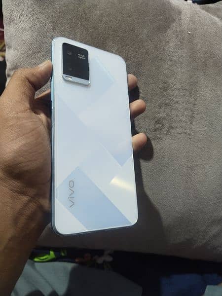 vivo y21 for sell no open no repair all okay box charger available 0