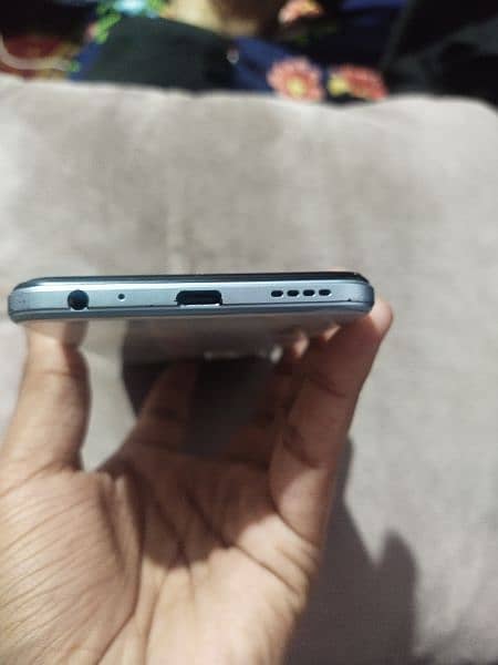 vivo y21 for sell no open no repair all okay box charger available 7