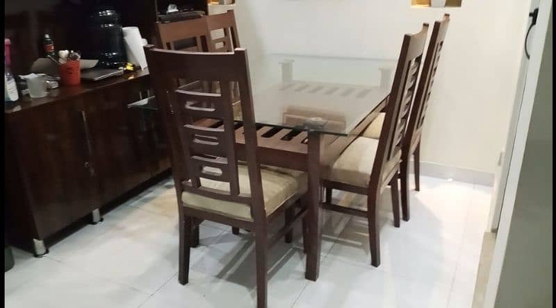 Dinnig table with 6 chairs 1