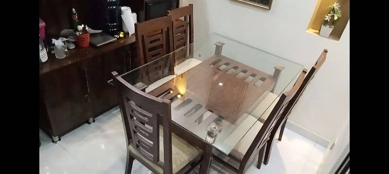 Dinnig table with 6 chairs 5