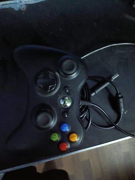 Xbox 360 with controller 1