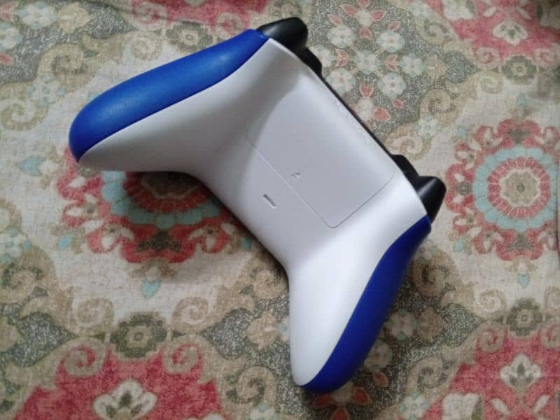 Xbox series x blue controller 1