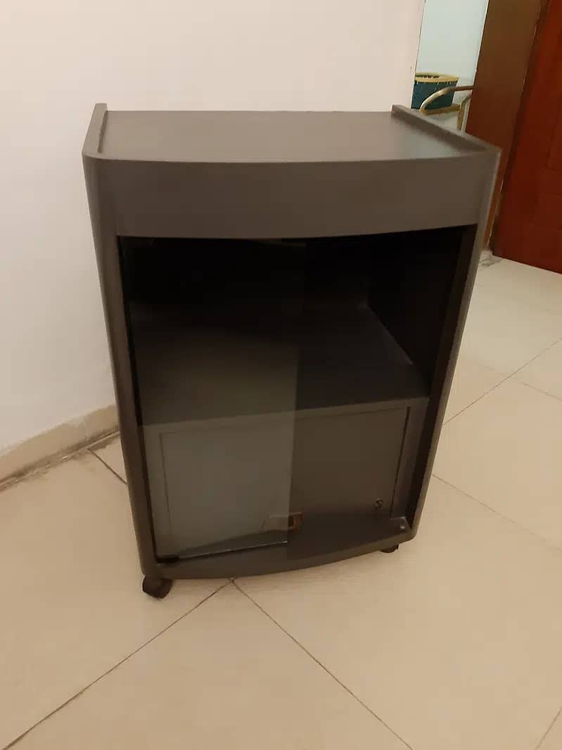 TV SONY 32 inch with Trolly in Good condition 1